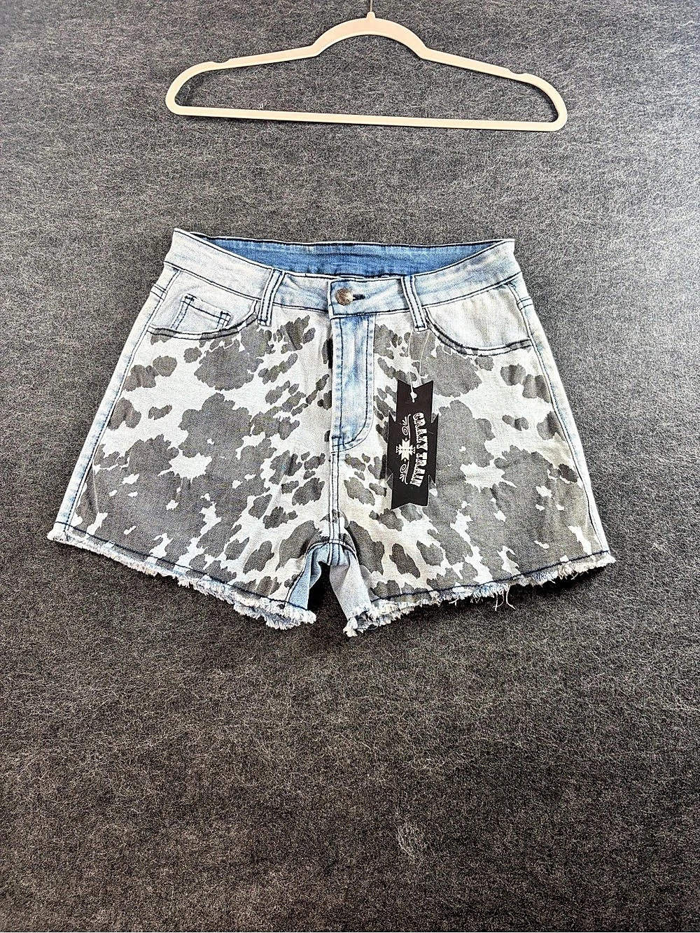 Crazy Train Backroads Britches Women’s Denim Cow Print Shorts Size Large NWT